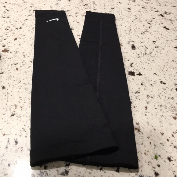 ❤️NIB!!! ❤️Nike Therma Sleeve. - Picture 3 of 8